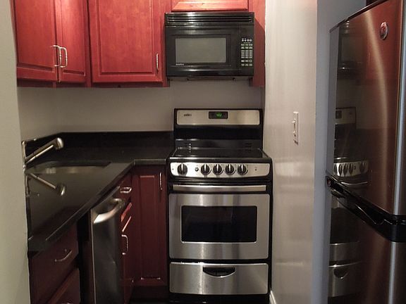 3rd image of 525 W 49th St APT 5C