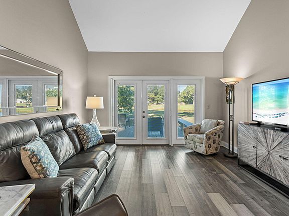 5th image of 264 Eagle Dr
