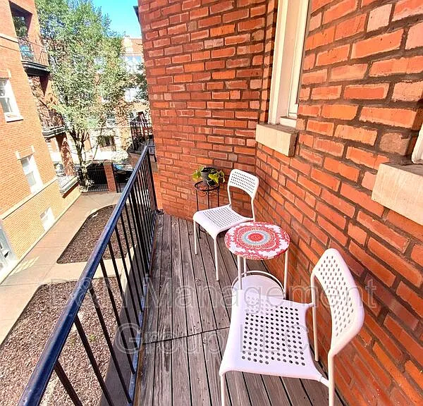 1055 W Dakin St #2 — Photo 4