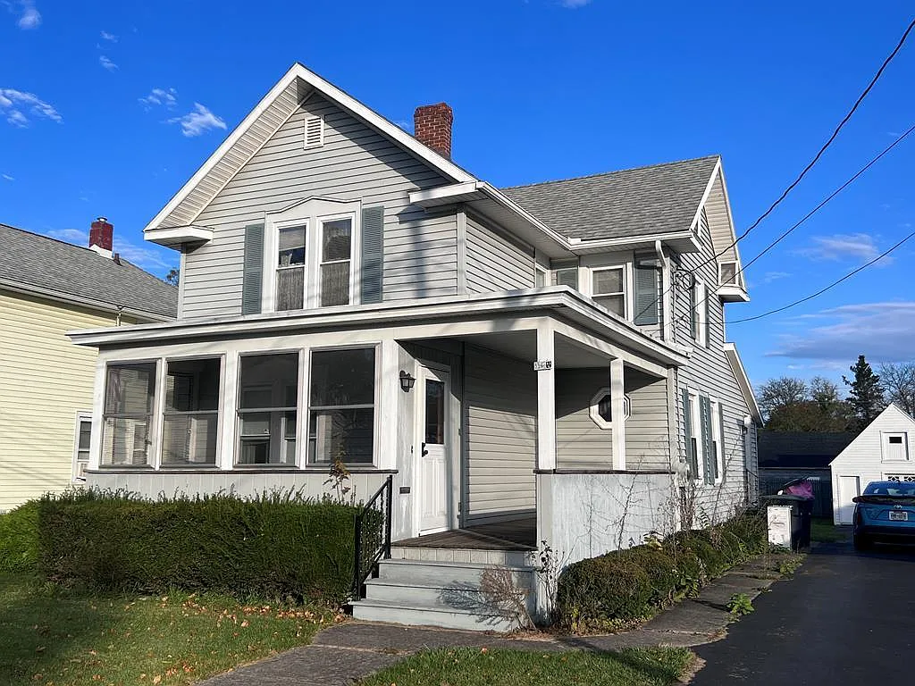 556 Coburn St photo 1