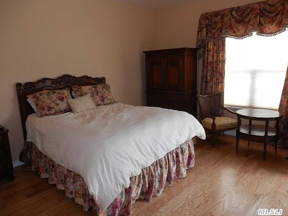 5th image of 579 Mirror Pond Ct