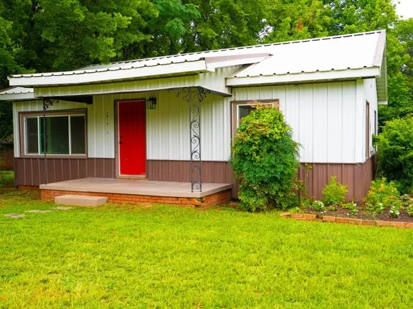 401 W Carolina St, Palestine, TX 75803