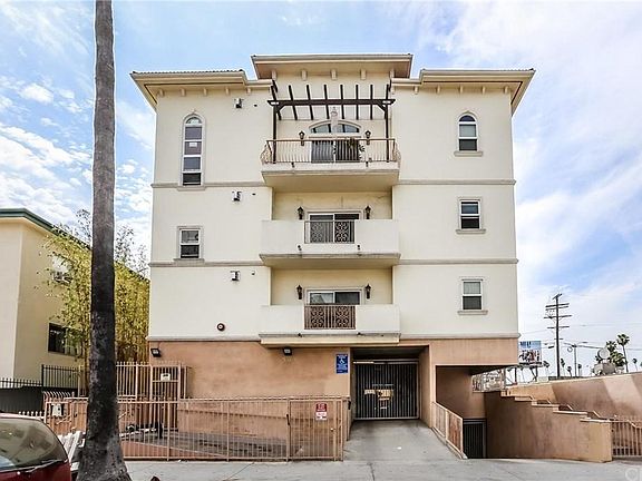 For Rent: $3,250 (2 beds, 2.5 baths, 1,170 Square Feet)