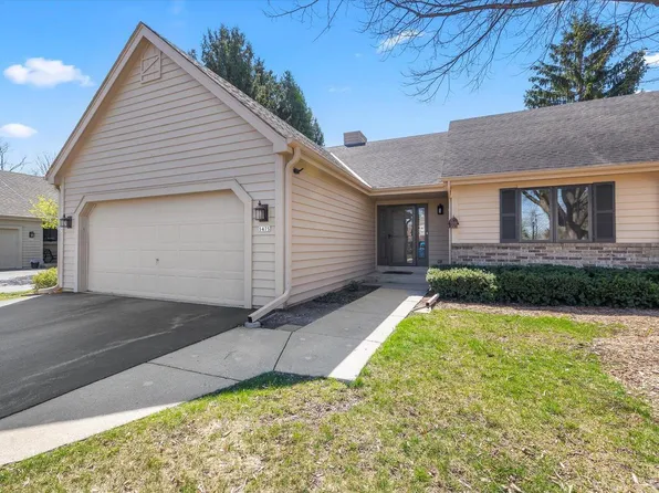 5475 Wild Cherry CIRCLE, Greendale, WI 53129