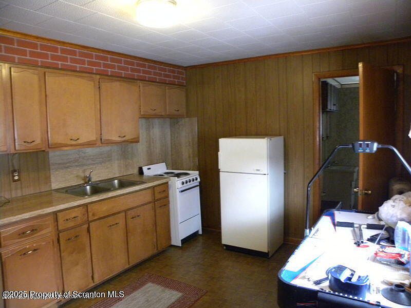 2nd image of 125 Hill St