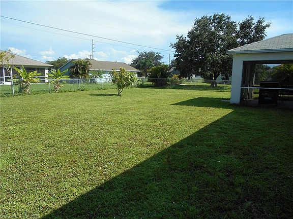 3rd image of 413 NE 23rd Pl