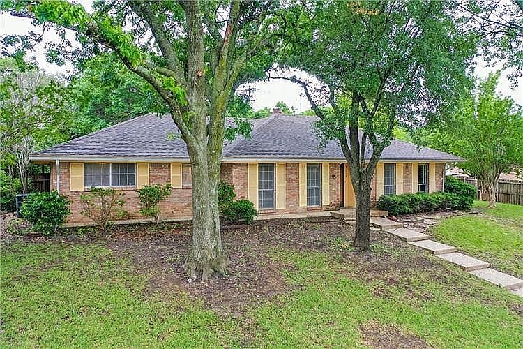 1st image of 8272 Shadow Wood Dr