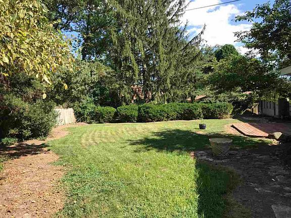 5th image of 405 W Greenway Pl