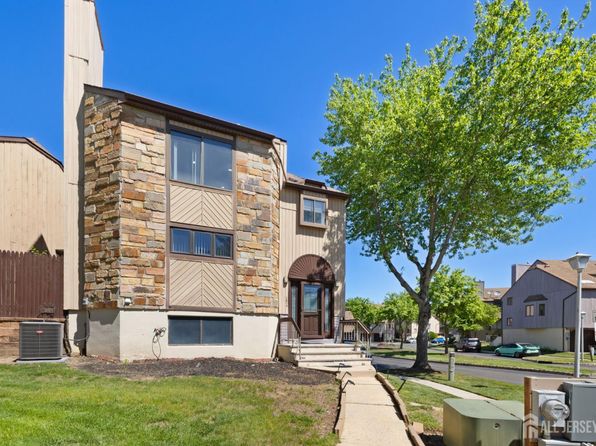 190 Goldmine Ln, Old Bridge, NJ