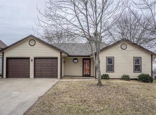 10121 N Central St, Kansas City, MO 64155