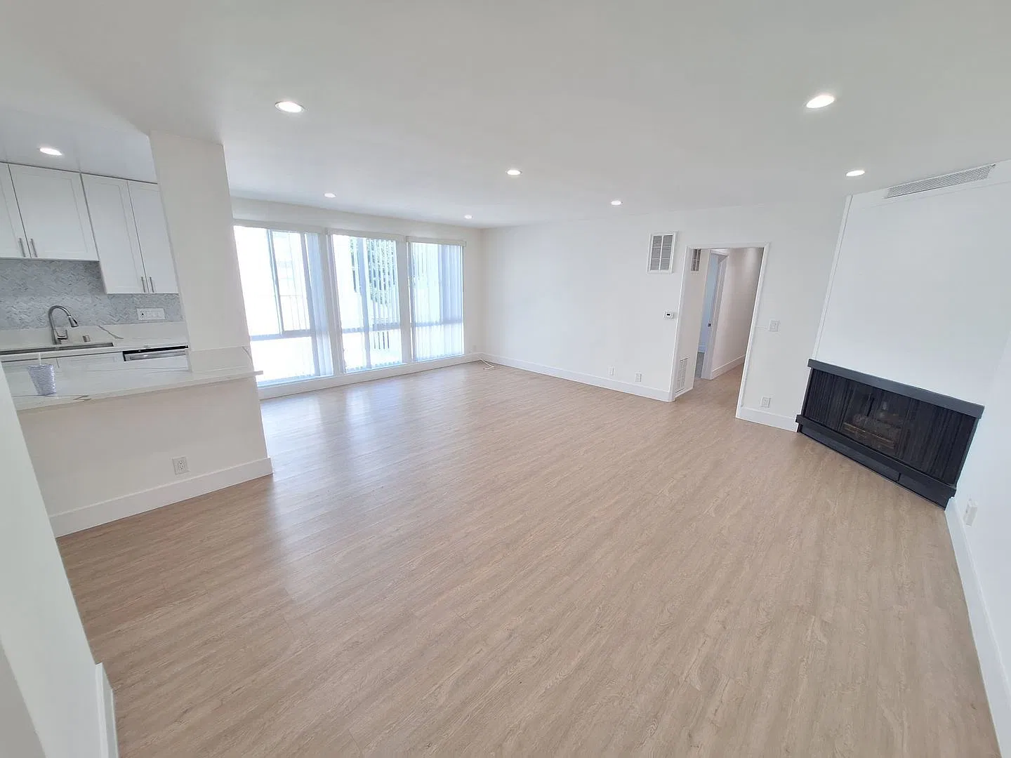 2 bed, 2.0 bath, 1200 sqft, $3,187 — Photo 3