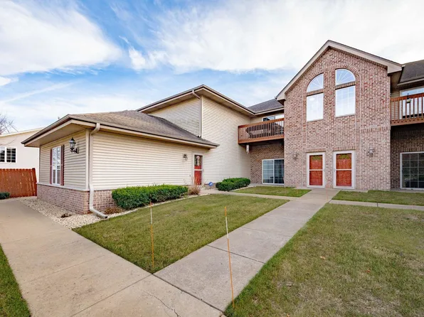 1010 Parkview Dr APT 8, Milton, WI 53563