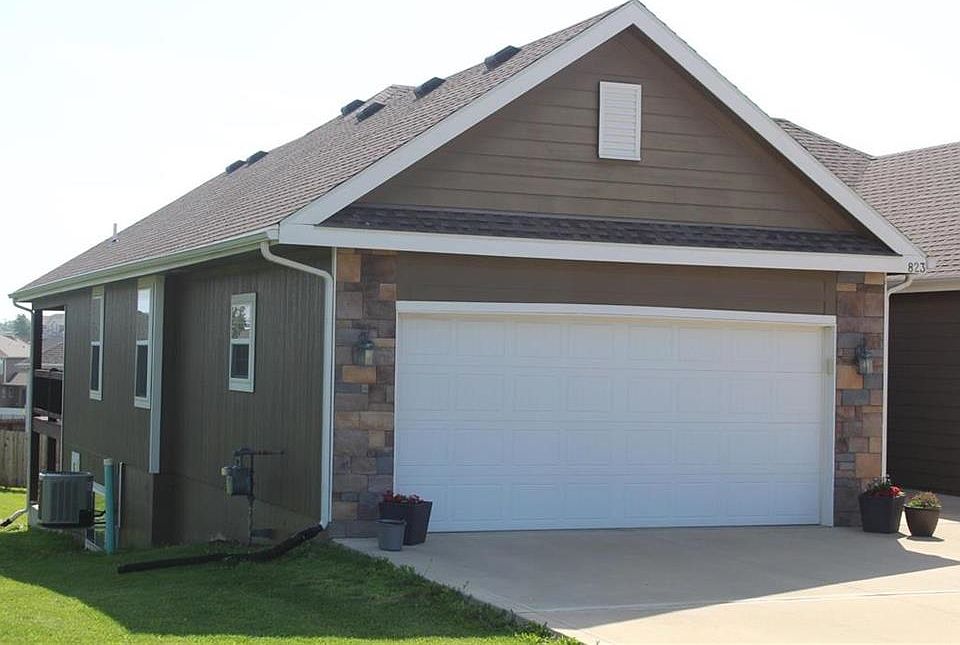 1st image of 823 N Willow Point Cir