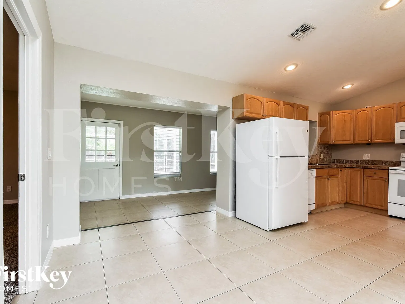 3 bed, 2.0 bath, 1392 sqft, $2,160 — Photo 4