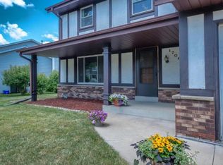 1706 Blackhawk Trl, Waukesha, WI 53186