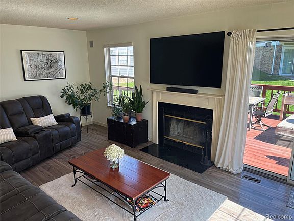 3rd image of 41532 Belden Cir