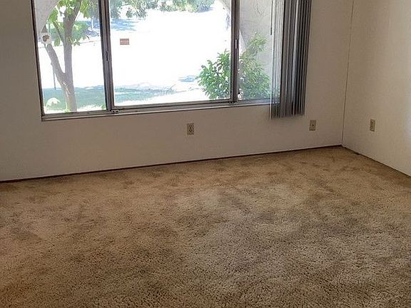 3rd image of 176 Glenville Cir