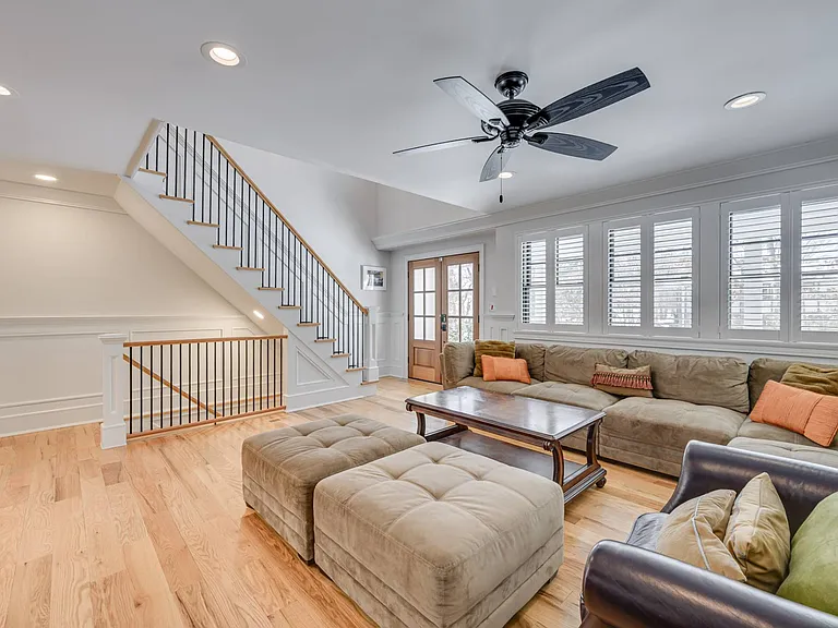 18 Sea Gate Ave — Photo 5