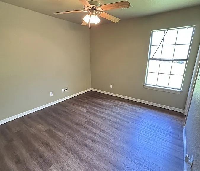 114 S Ray Ave — Photo 6