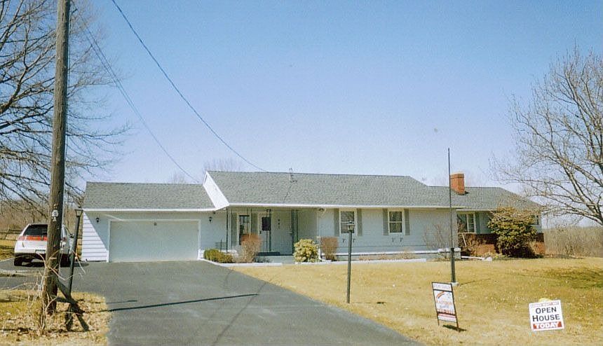 2nd image of 983 Spencer Rd