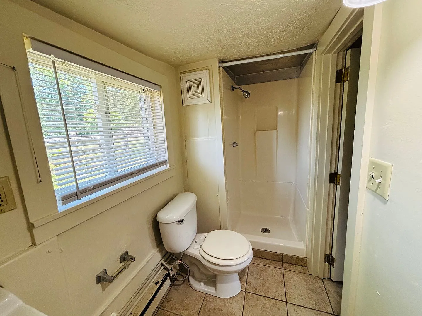 1 Bedroom 1 Bath Duplex — Photo 3