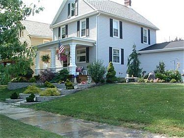 1st image of 980 E 5th St