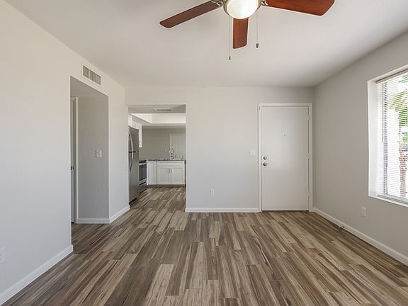 3rd image of 4335 W Larkspur Dr