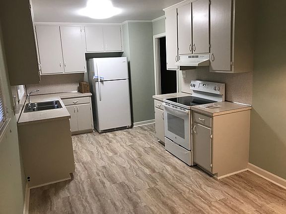3rd image of 251 Allison Dr