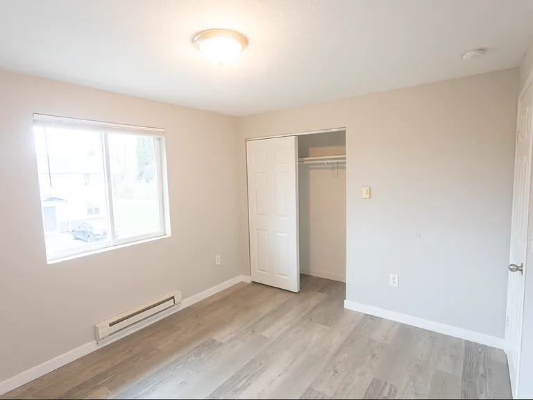 Montclair Apartments — Photo 9