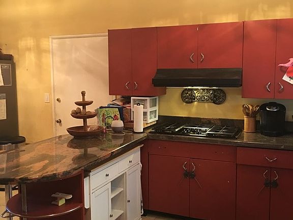 4th image of 960 Country Club Ln