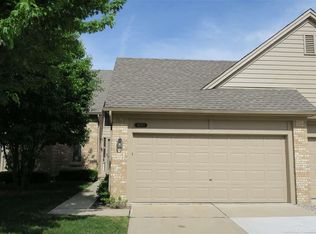 16711 Pearlcreek Ct, Macomb, MI 48042