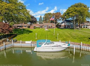 23000 Ardmore Park Dr, Saint Clair Shores, MI 48081