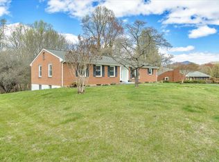 211 Woodmere Dr, Vinton, VA