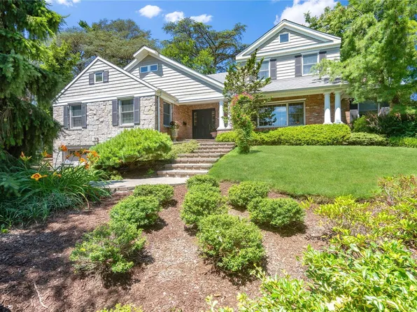 29 Pine Drive N, Roslyn, NY 11576
