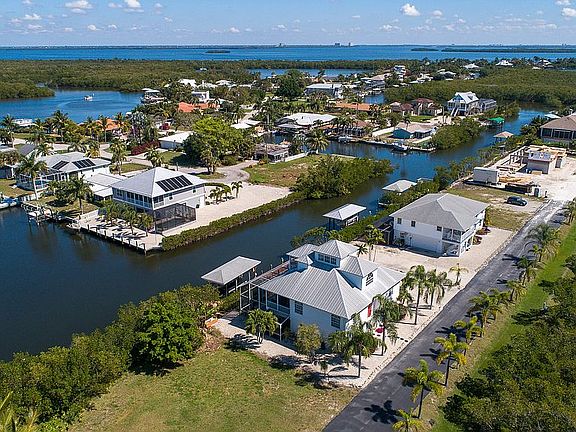 4th image of 2920 Buttonwood Key Ct