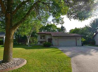 65 Hillock Ct, Appleton, WI 54914