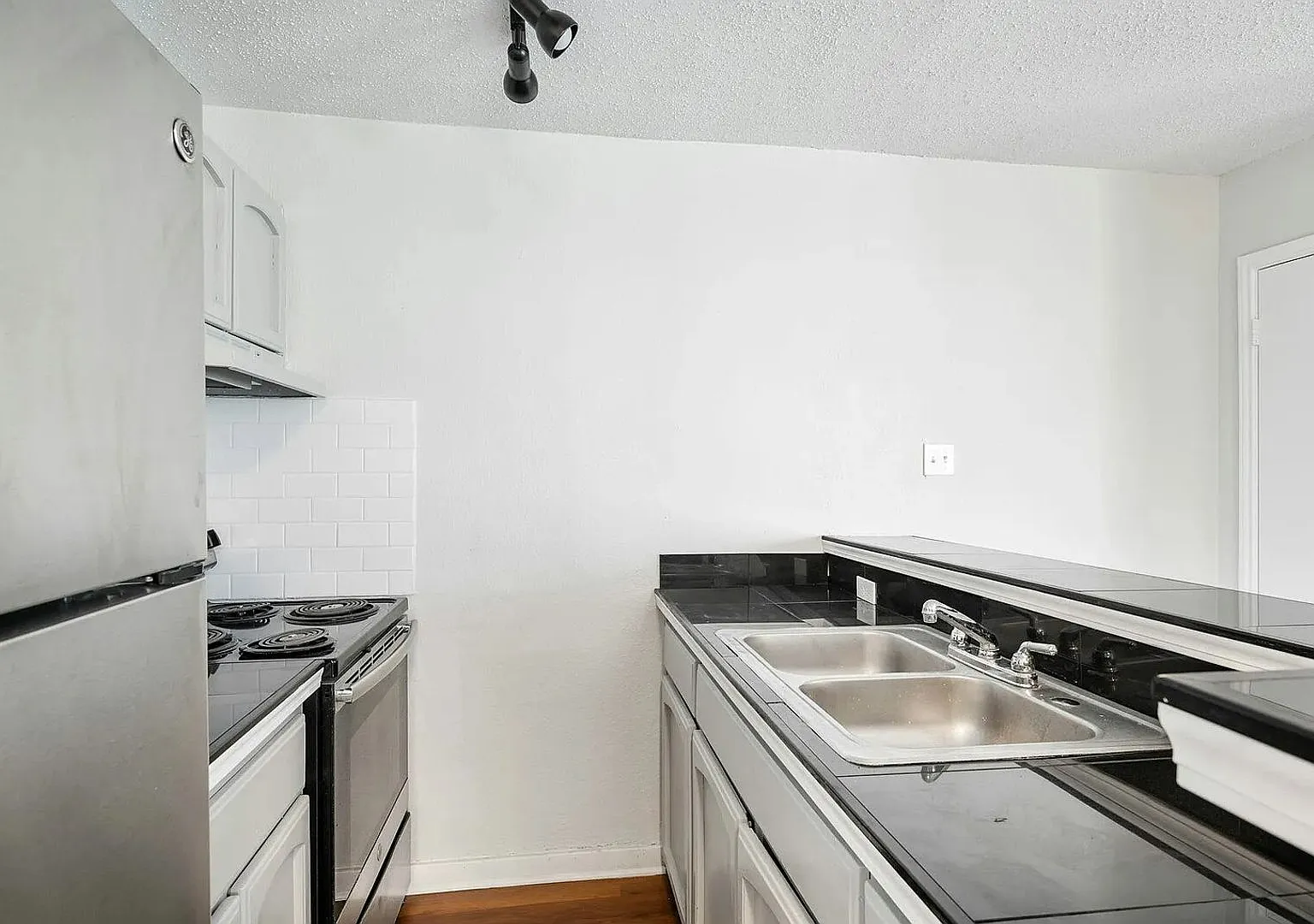 Renovated Townhome in Englewood — Photo 1