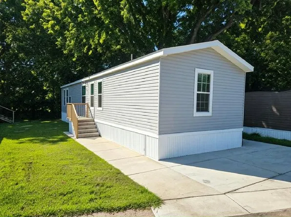 17 Wood Dr #5, Mankato, MN 56001