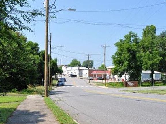 5th image of 530 Boone Rd