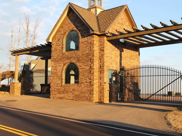 40 High Pointe Dr, Savannah, TN 38372