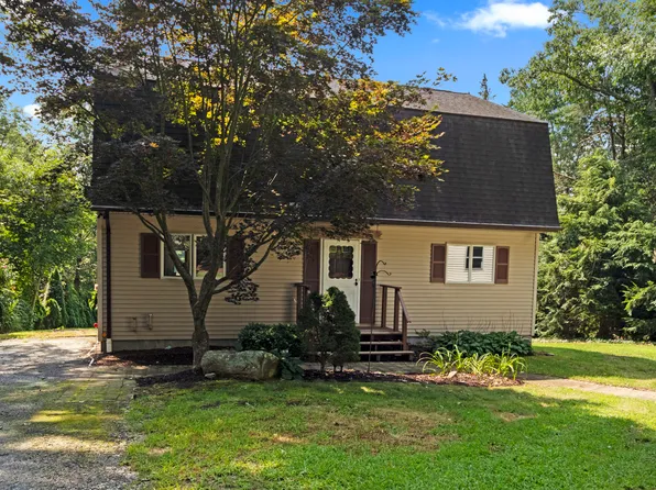 82 North Shore Road, Voluntown, CT 06384