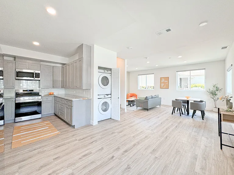 1743 Armacost Ave — Photo 22
