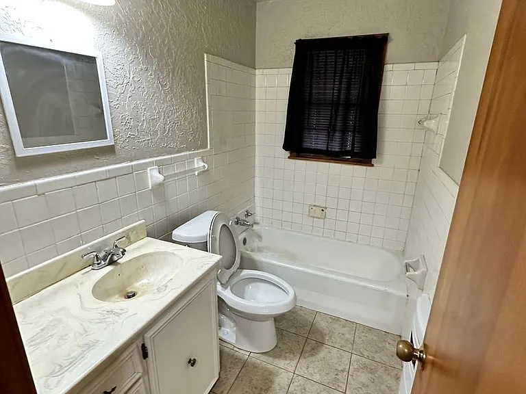 1908 Currie Ln — Photo 7