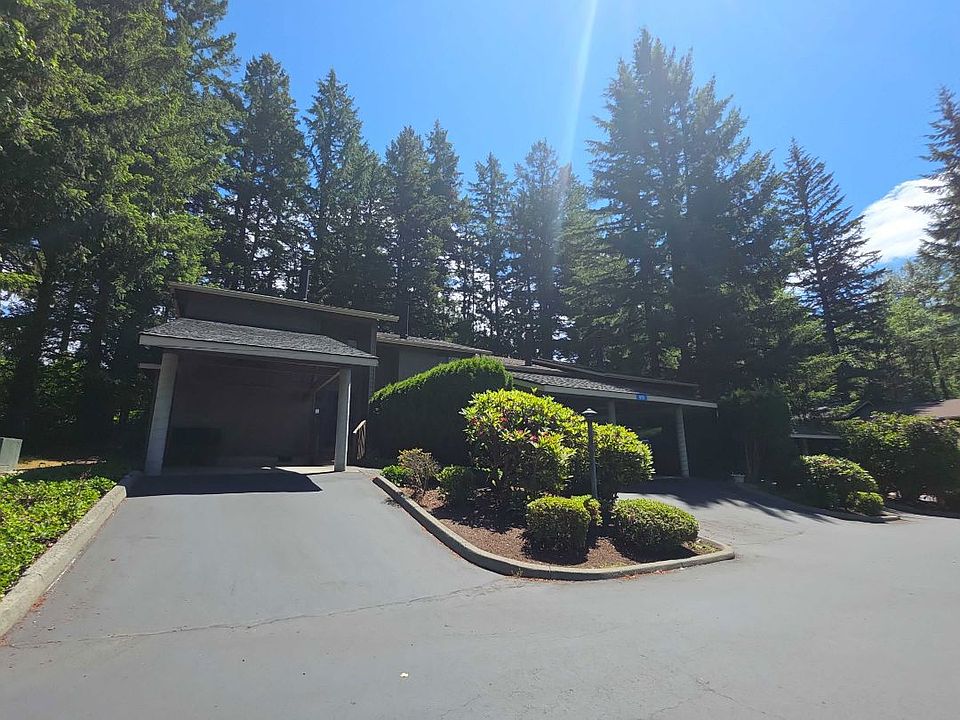 1st image of 815 NW Huckle Dr