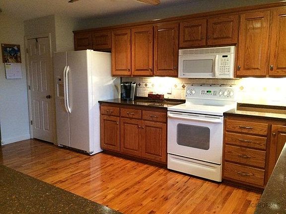 3rd image of 206 Ash Park Dr