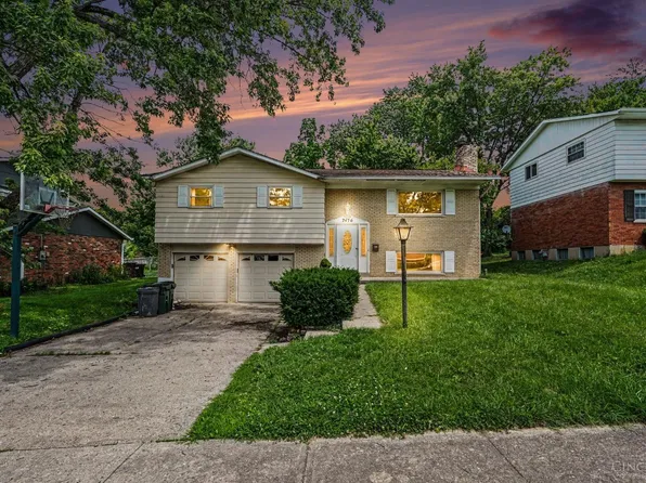 2476 Ambassador Dr, Cincinnati, OH 45231