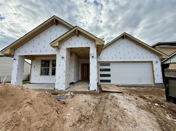 427 NE 32nd St, Grand Prairie, TX 75050