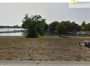 4492 SW Raintree Shore Dr, Lees Summit, MO 64082