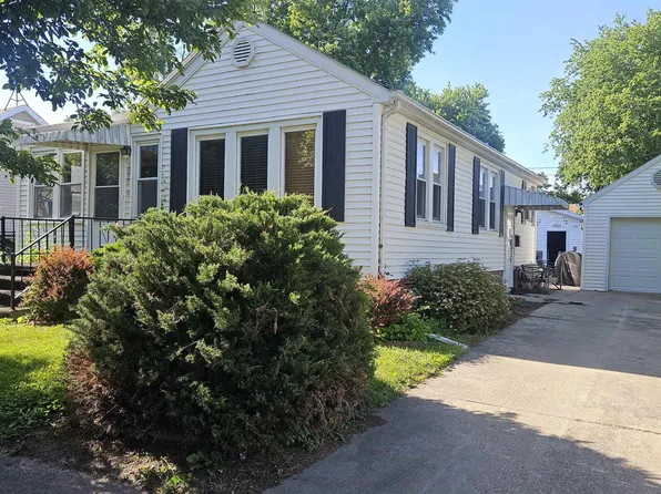 1055 E Elm St, Canton, IL 61520