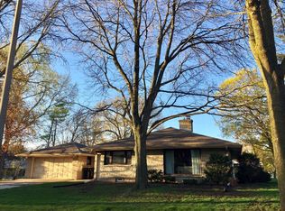 1674 N 118th St, Wauwatosa, WI 53226